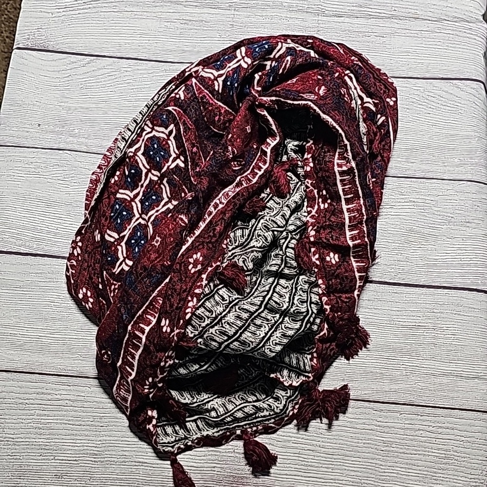 Stella & Dot infinity scarf, reversible pattern, burgundy/blue/black/white